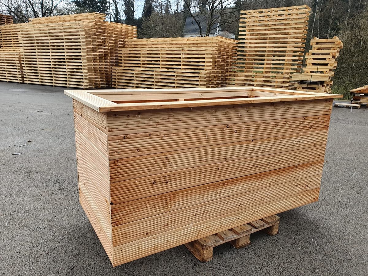 Große Holzkiste nach Maß — Einzelanfertigung auf dem Betriebsgelände