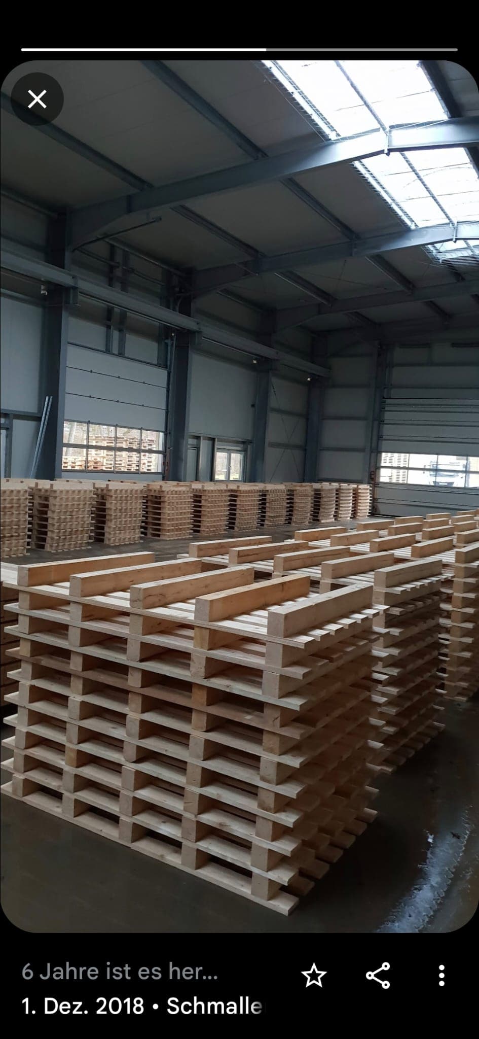 Palettenproduktion in der Fertigungshalle