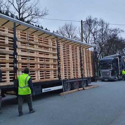 Paletten-Verladung auf LKW